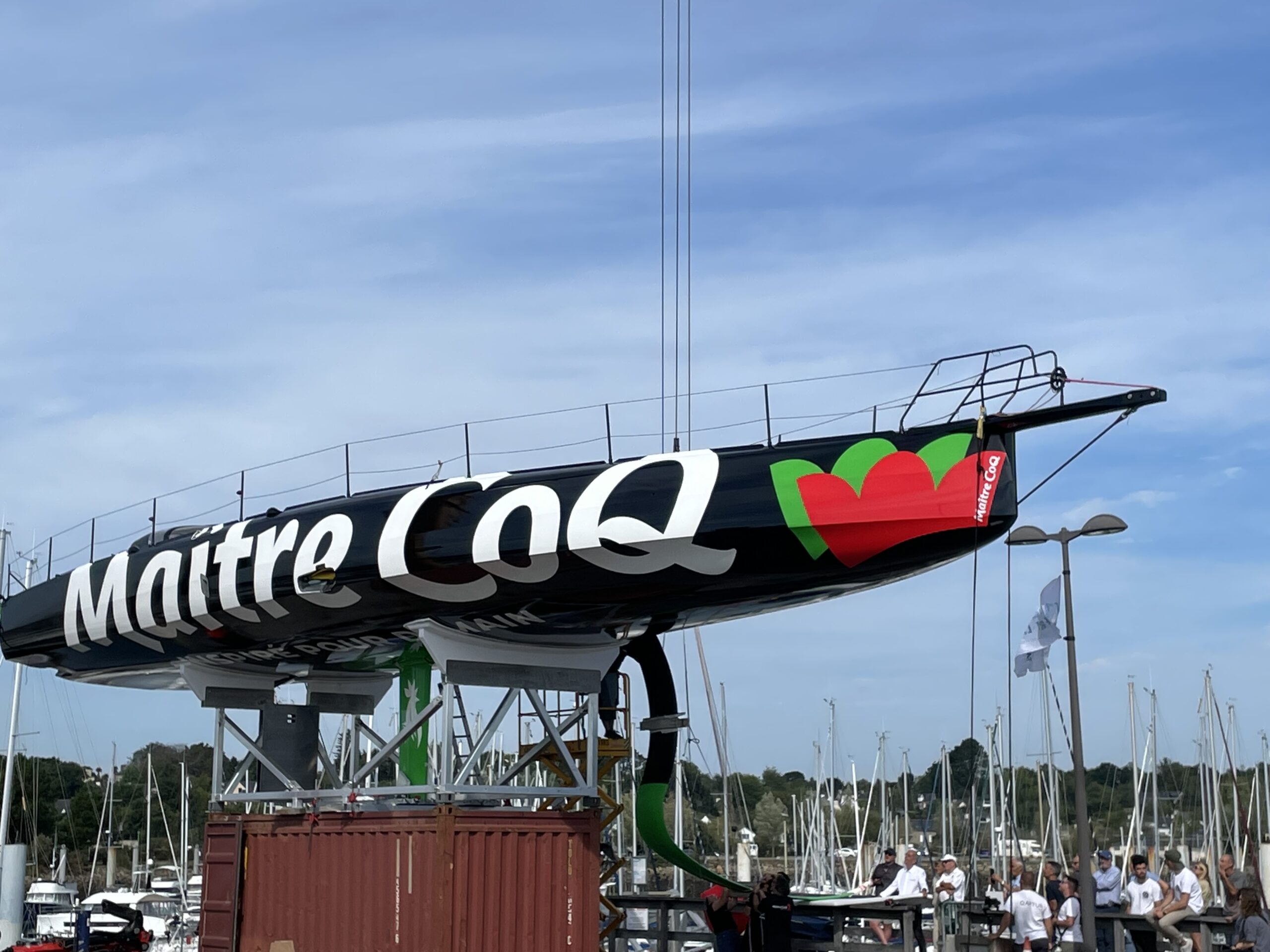 Imoca Maitre Coq Yannick Bestaven Décoration coque Imoca Maitre Coq Yannick Bestaven